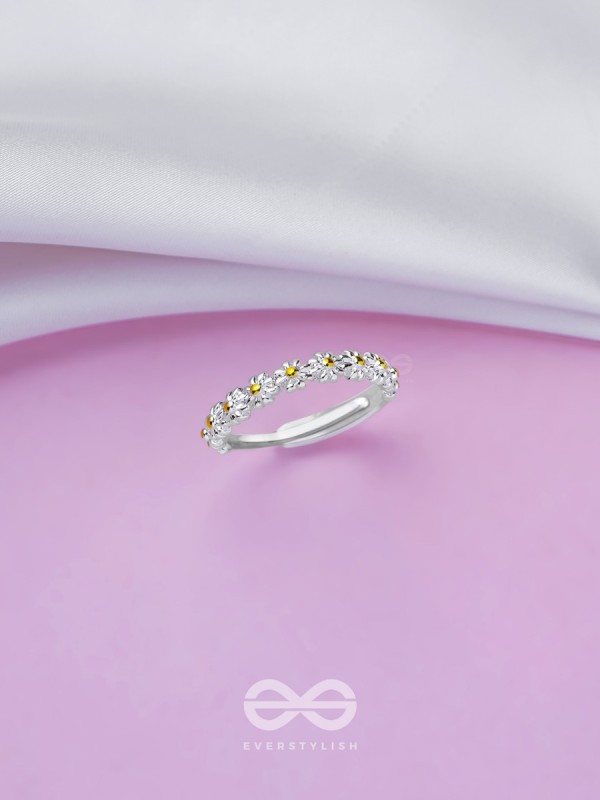 DAISY DREAMS - SILVER RING (ADJUSTABLE)