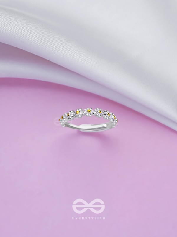 DAISY DREAMS - SILVER RING (ADJUSTABLE)