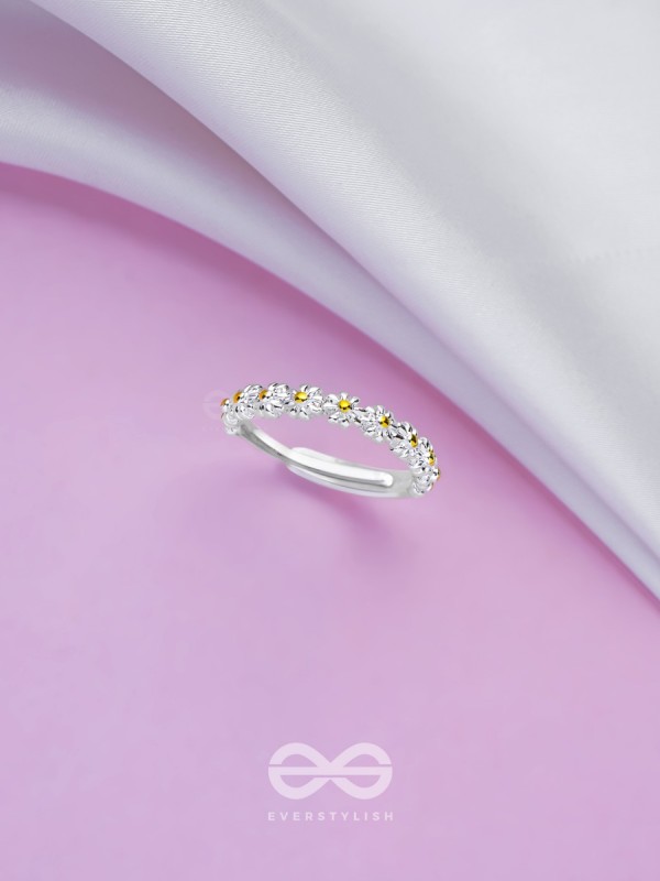 DAISY DREAMS - SILVER RING (ADJUSTABLE)