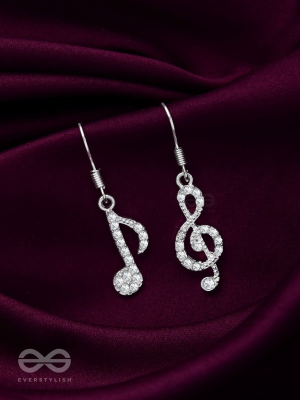 THE MUSICAL NOTES - SILVER SPARKLING EARRINGS