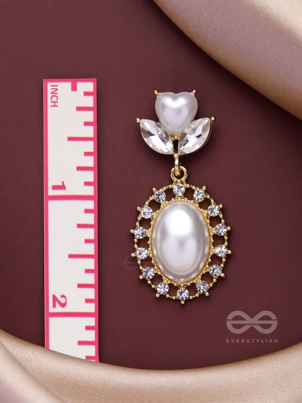 THE GRACEFUL ERA - GOLDEN EMBELLISHED EARRINGS