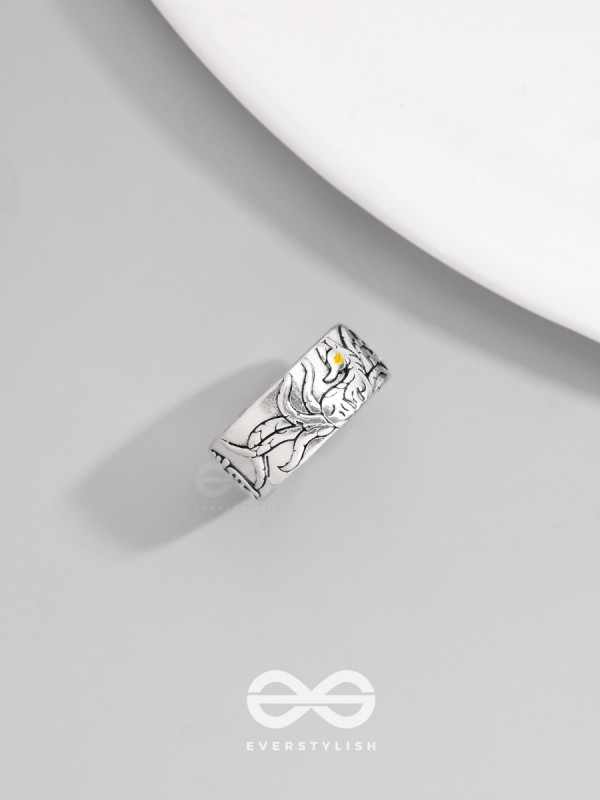 THE FIREBOLT FANG - STATEMENT SILVER RING (ADJUSTABLE)