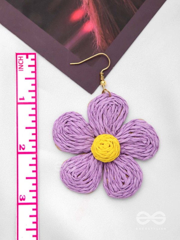 THE FLOWER POWER - STATEMENT WOVEN EARRINGS (LAVENDER)