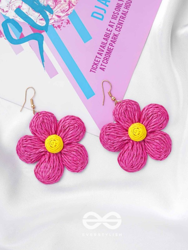 THE FLOWER POWER - STATEMENT WOVEN EARRINGS (MAGENTA)