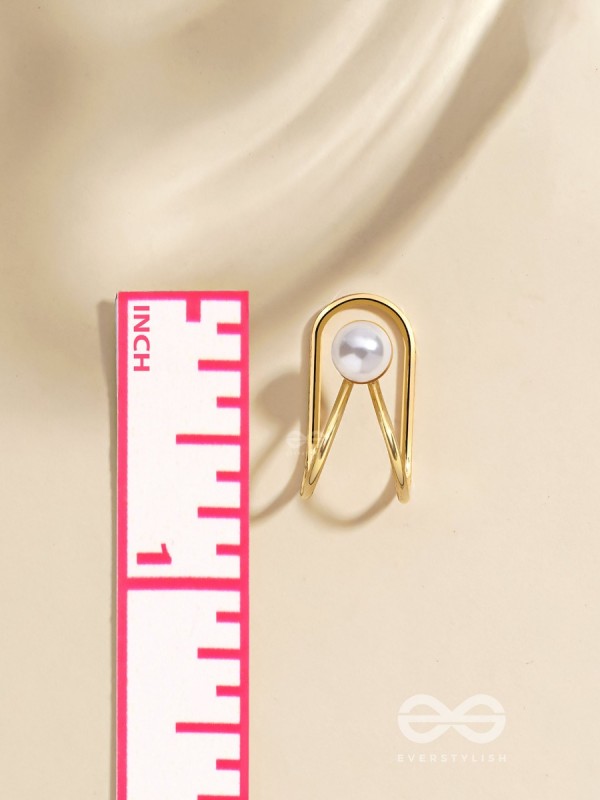 A PEARL PLEASE - GOLDEN EMBELLISHED EARCUFF (one ear)