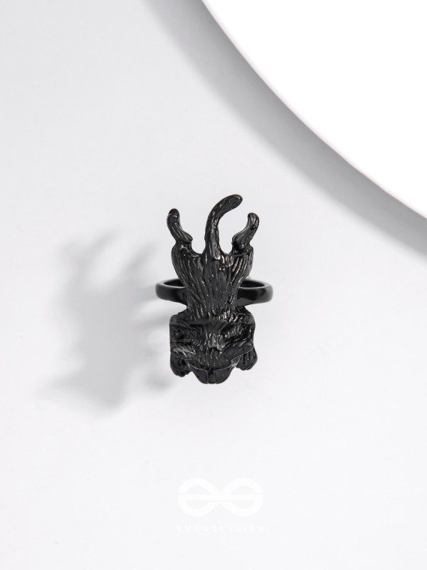 A MAJESTIC PROWL - STATEMENT BLACK RING (ADJUSTABLE)