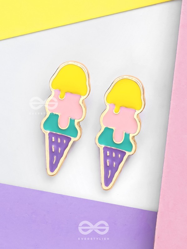 SCOOP 'N SPARKLE - GOLDEN EMBELLISHED STUD EARRINGS