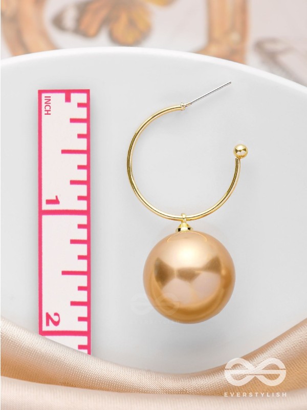 JINGLE BELL RADIANCE - GOLDEN EMBELLISHED PEARL EARRINGS
