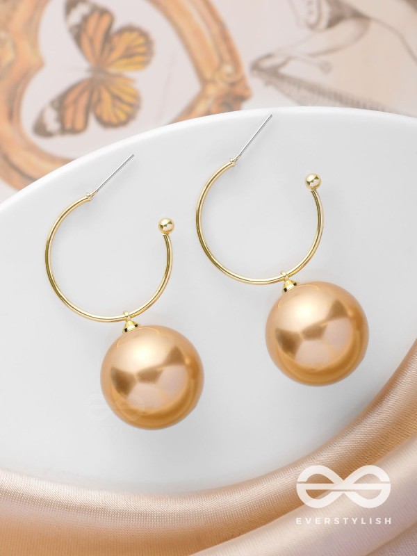 JINGLE BELL RADIANCE - GOLDEN EMBELLISHED PEARL EARRINGS
