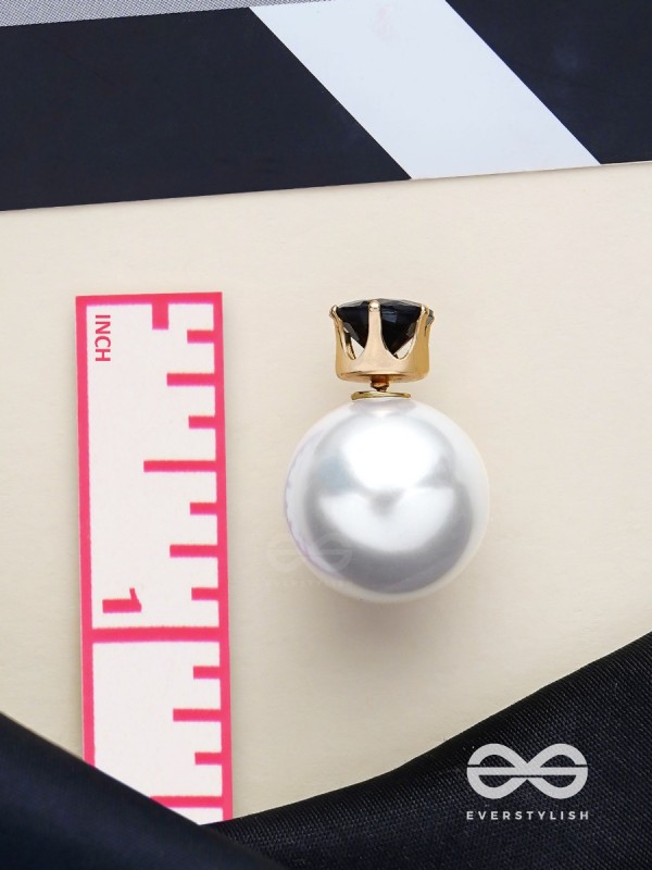 A MYSTIC PEARL - GOLDEN EMBELLISHED EARRINGS (BLACK)