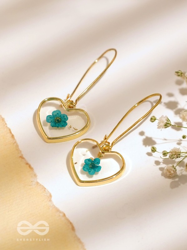 Heart Of Sky - Pressed Flower Resin Earrings