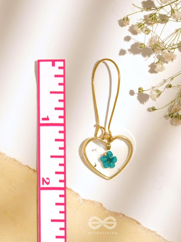 Heart Of Sky - Pressed Flower Resin Earrings