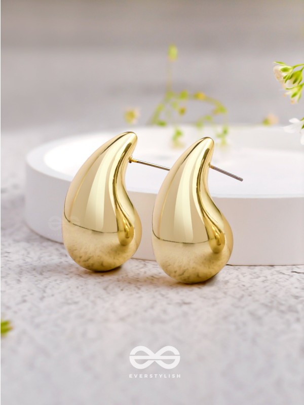 The Glistening Drops - Classy Golden Stud Earrings