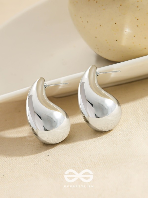 The Glistening Drops - Classy Silver Stud Earrings