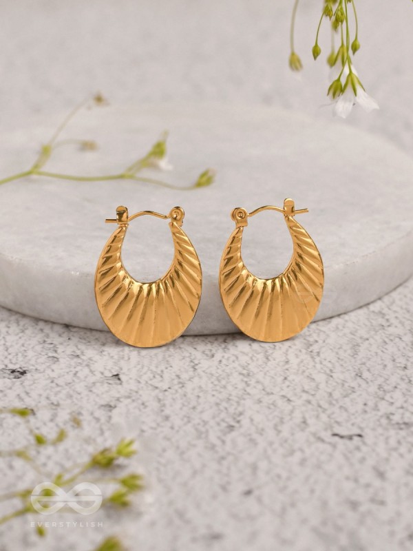 Dazzling Flickers - Golden Stainless Steel Earrings With Anti-Tarnish Coating