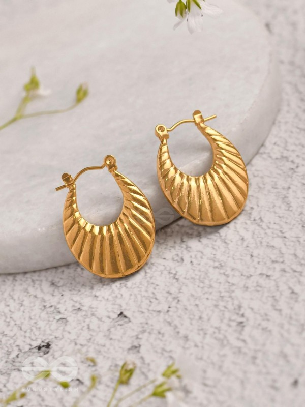 Dazzling Flickers - Golden Stainless Steel Earrings With Anti-Tarnish Coating