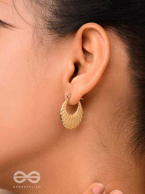 Dazzling Flickers - Golden Stainless Steel Earrings With Anti-Tarnish Coating