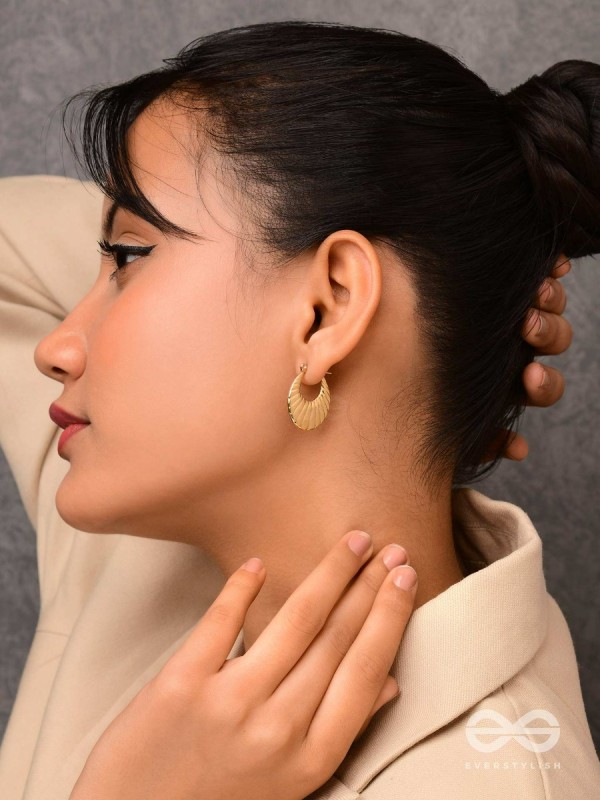 Dazzling Flickers - Golden Stainless Steel Earrings With Anti-Tarnish Coating