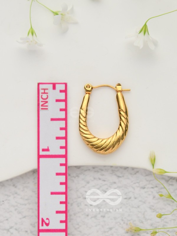 Moonbeam Echoes - Golden Stainless Steel Earrings With Anti-Tarnish Coating