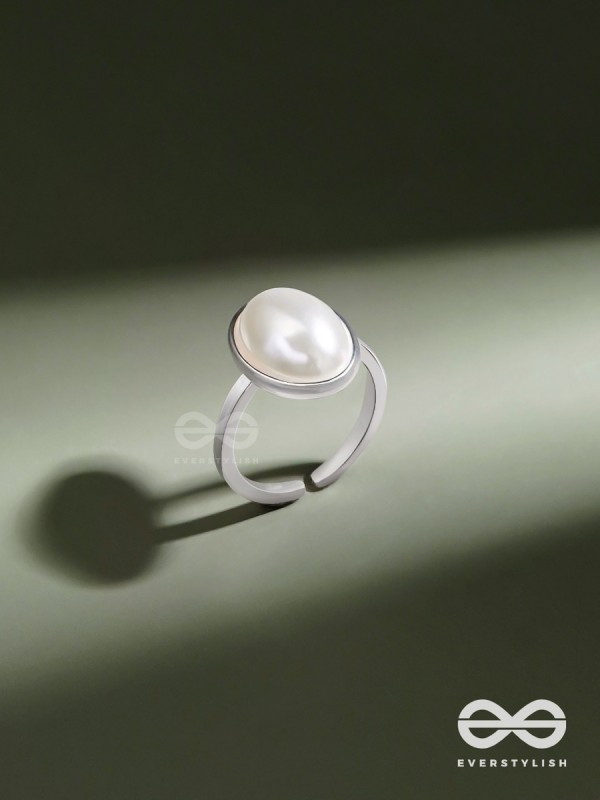 Pixie's Pearl - Statement Pearl Ring (Adjustable)
