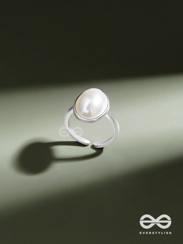 Pixie's Pearl - Statement Pearl Ring (Adjustable)