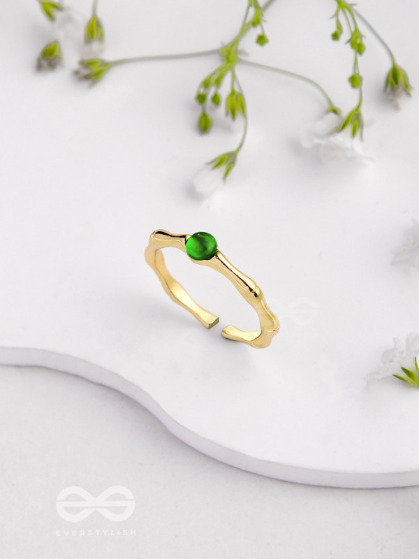 The Emerald Glow - Embellished Golden Ring