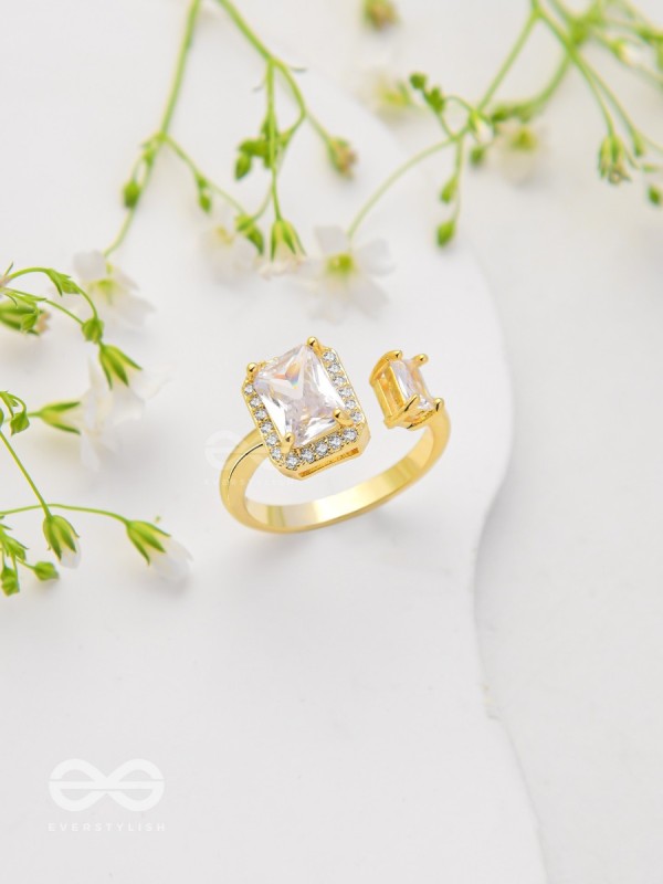 The Elegant Majesty - Golden Cubic Zirconia Ring 
