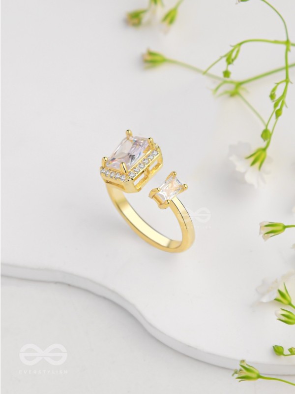 The Elegant Majesty - Golden Cubic Zirconia Ring 