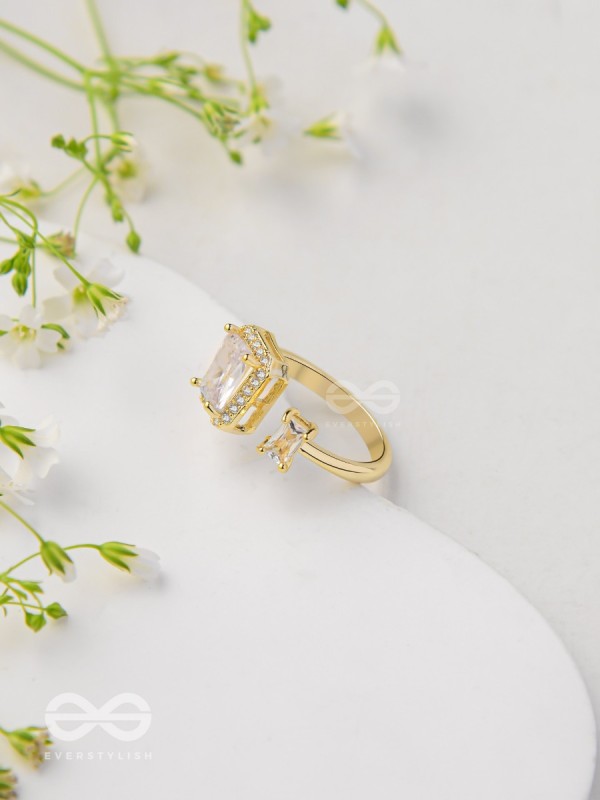 The Elegant Majesty - Golden Cubic Zirconia Ring 