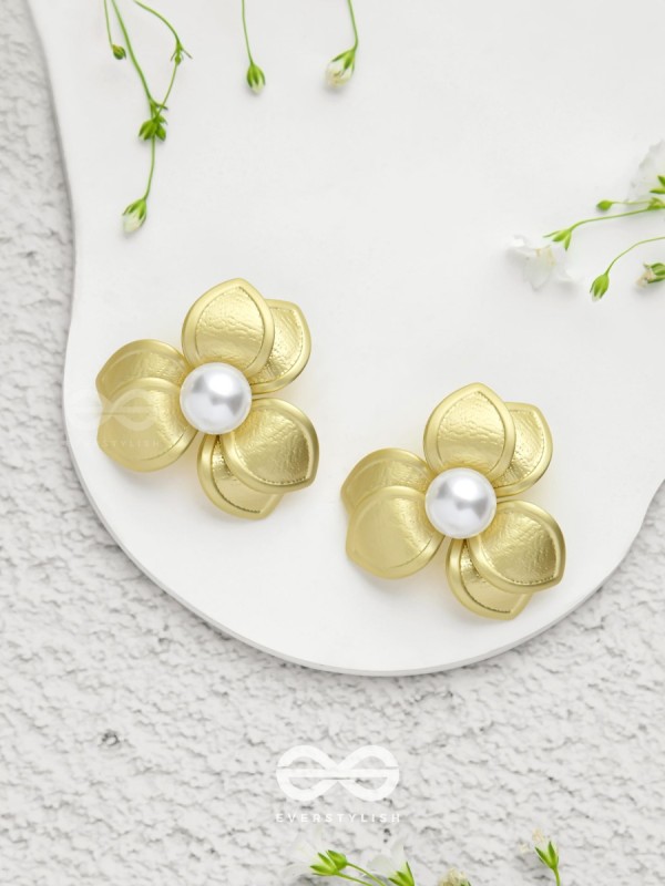Floral Majesty - Golden Pearl Stud Earrings