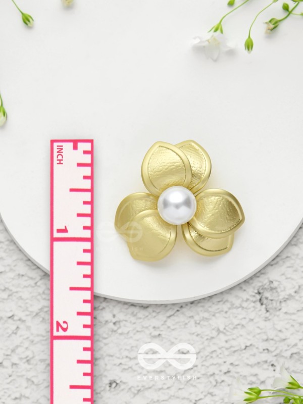 Floral Majesty - Golden Pearl Stud Earrings