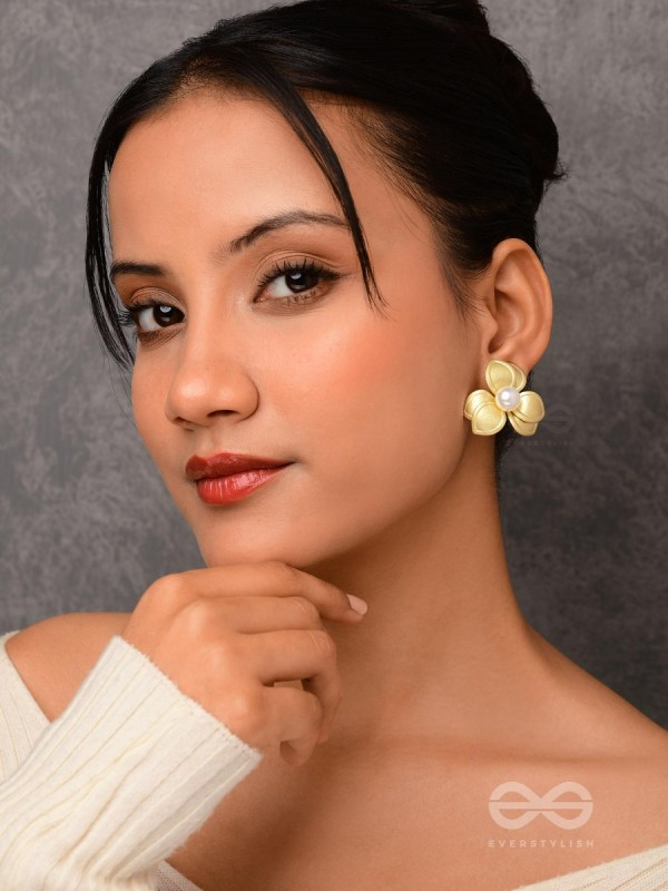 Floral Majesty - Golden Pearl Stud Earrings