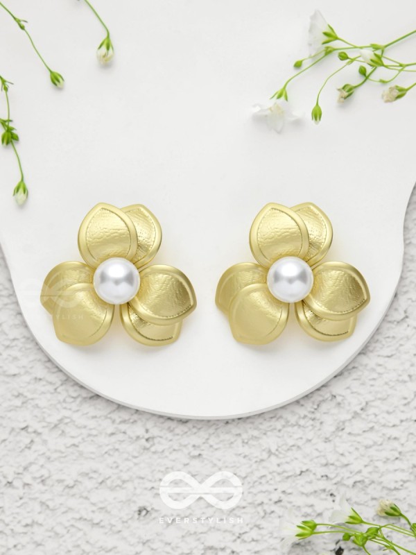 Floral Majesty - Golden Pearl Stud Earrings