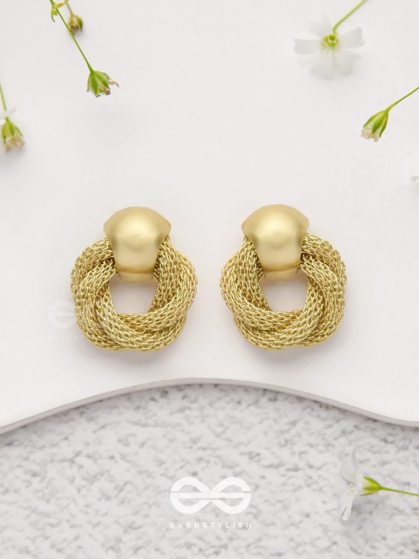 Knotted Elegance - Golden Earrings