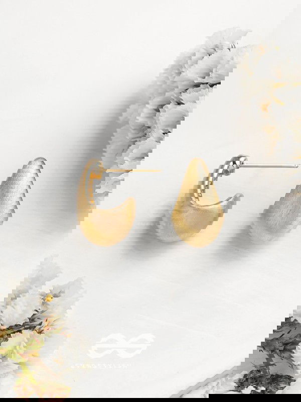 Rare Raindrops - Golden Earrings