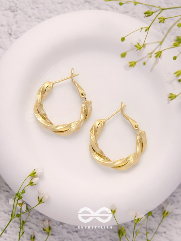 Twisted Story - Golden Hoop Earrings