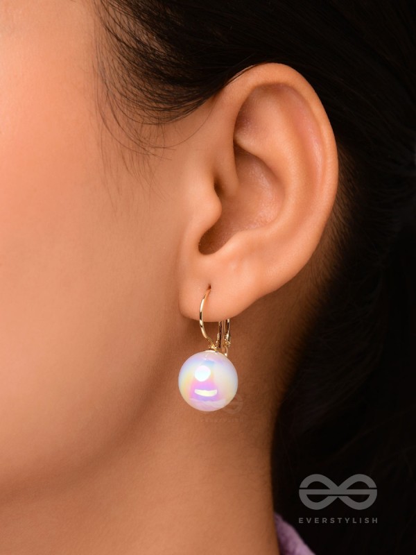 Multichromic Pearls - Holographic Golden Pearl Earrings