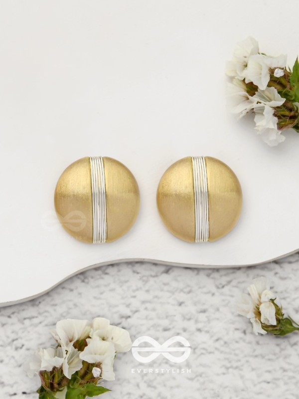 Subtle Streak - Golden Stud Earrings