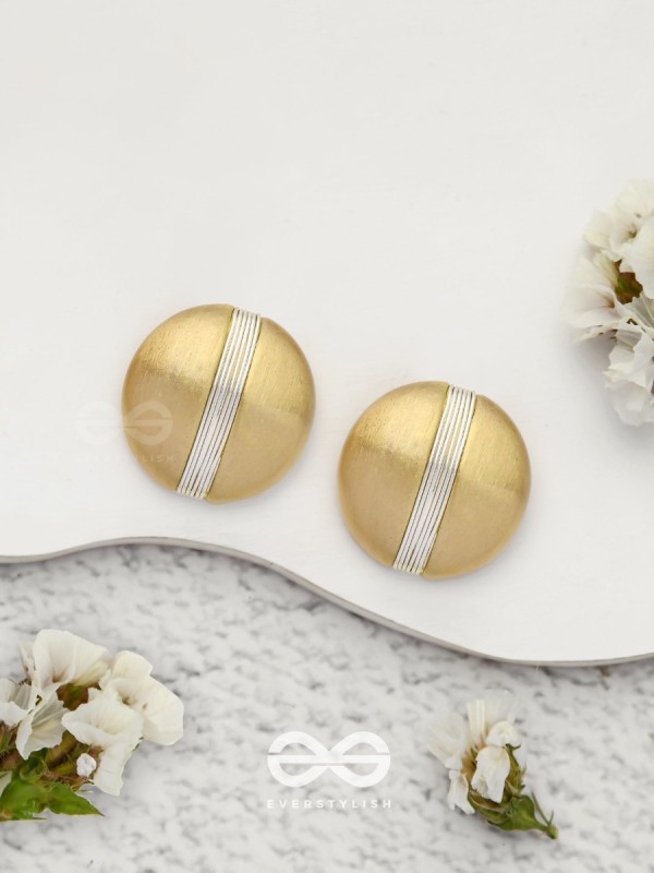 Subtle Streak - Golden Stud Earrings