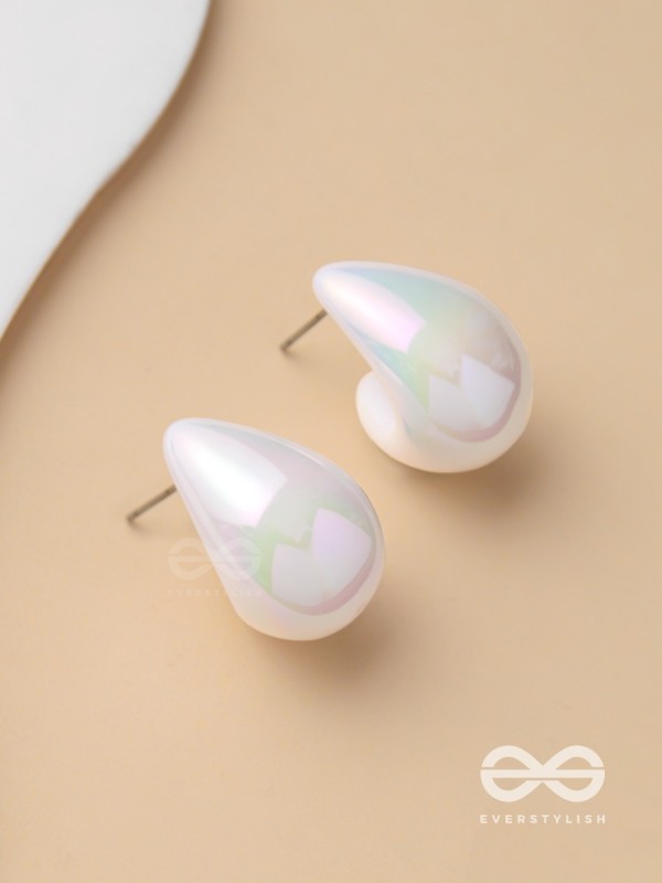 Shining Crescents - Holographic Acrylic Earrings (White)