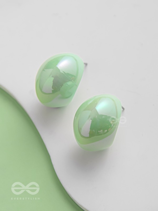 GROOVY ARCS - HOLOGRAPHIC ACRYLIC EARRINGS (LIGHT GREEN)