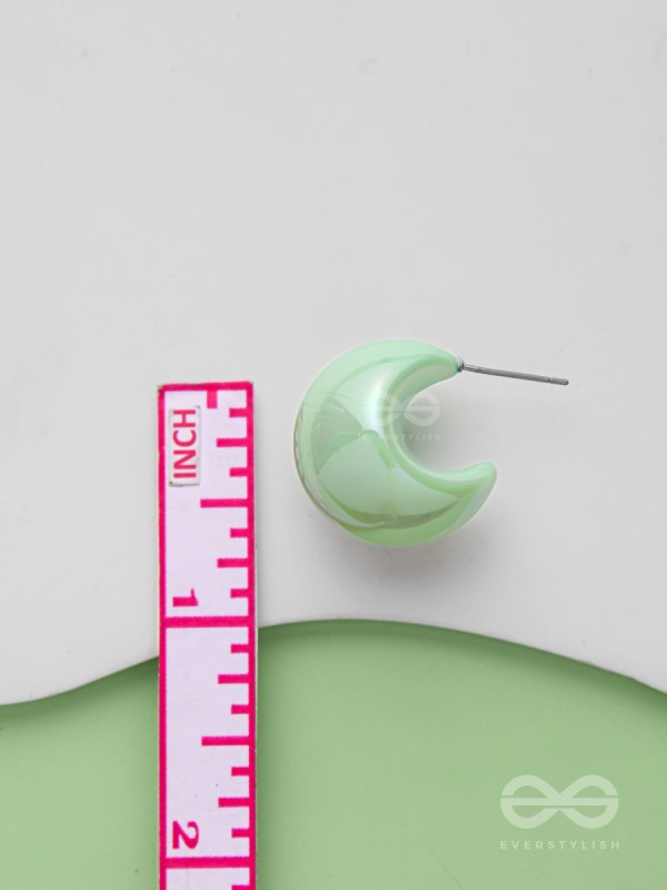 GROOVY ARCS - HOLOGRAPHIC ACRYLIC EARRINGS (LIGHT GREEN)