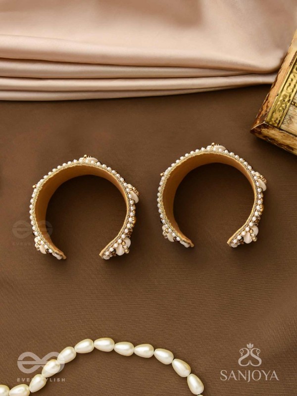 Saindhav- The Marine Love- Shells And Beads Hand Embroidered Bangle (Set Of 2)