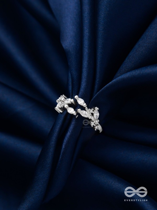 The Snowy Leaves - Embellished Silver Ring (Adjustable)