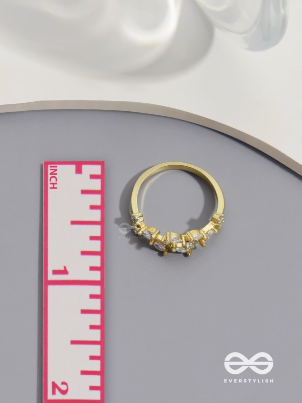 The Snowy Leaves - Cubic Zirconia Golden Ring (Adjustable)