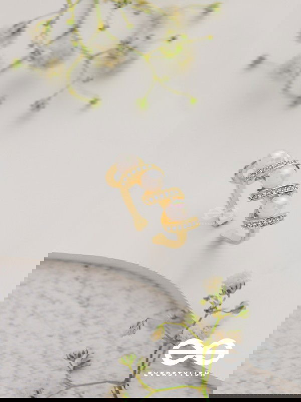 The Twisted Elegance - Cubic Zirconia Golden Ring (Adjustable)