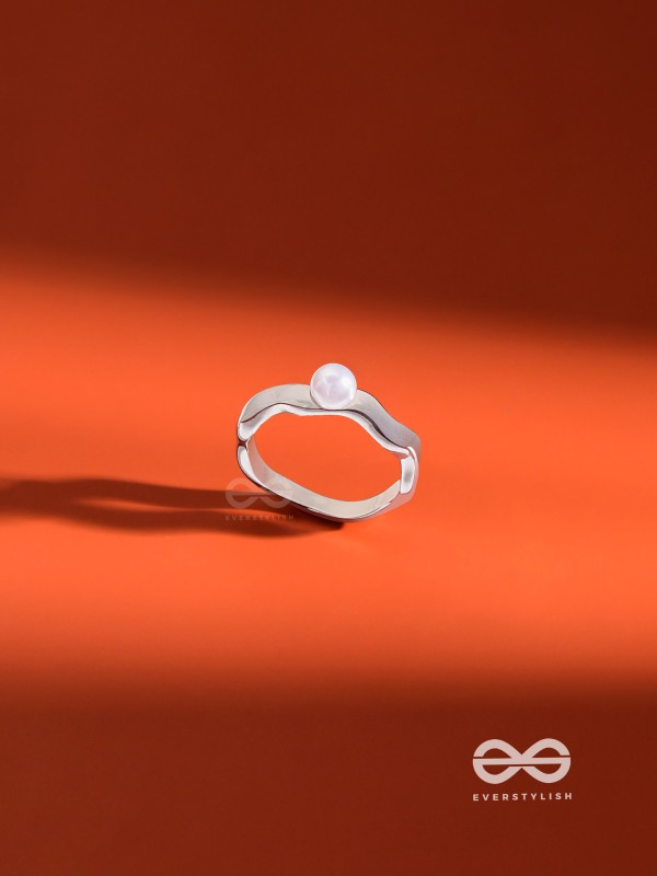 The Pearl Modesty - Silver Ring