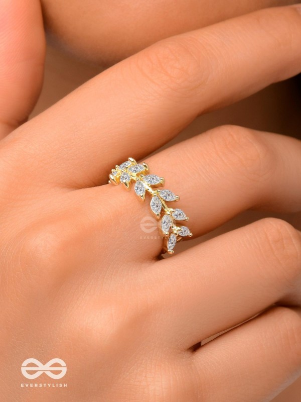 The Angel's Tiara - Golden Cubic Zirconia Ring (Adjustable)