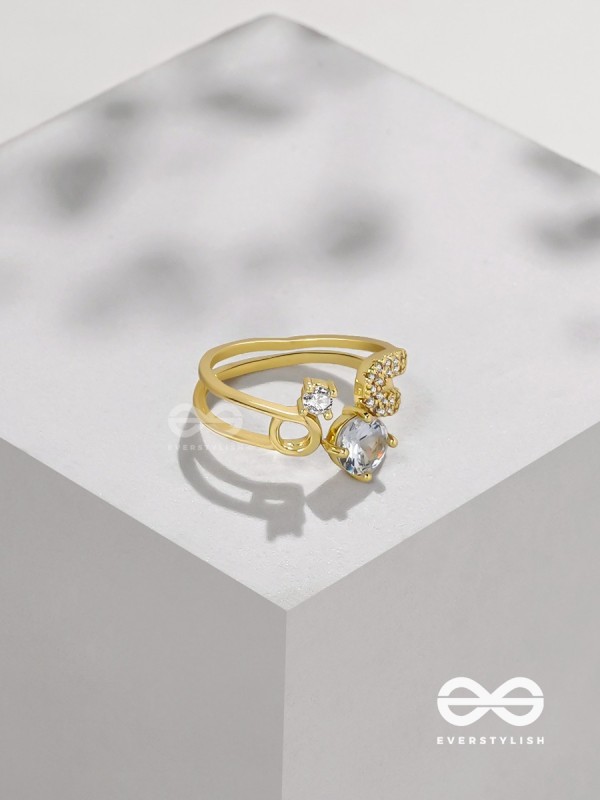 The Dreamy Dazzle - Golden Embellished Ring (Adjustable)