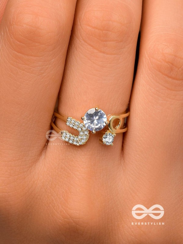 The Dreamy Dazzle - Golden Embellished Ring (Adjustable)